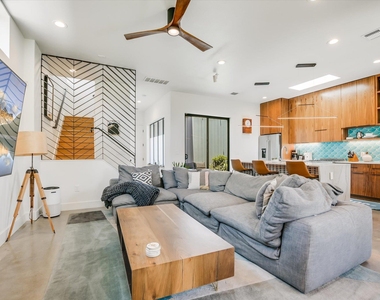 1100 Brass St - Photo Thumbnail 4