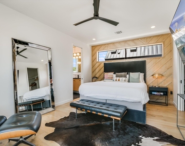 1100 Brass St - Photo Thumbnail 9