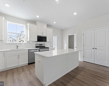 56 Continental Way - Photo Thumbnail 10