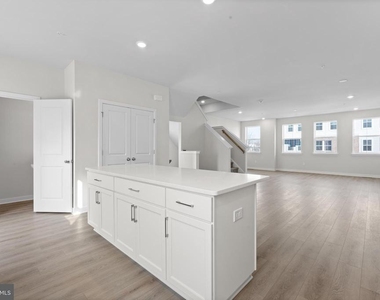 56 Continental Way - Photo Thumbnail 11