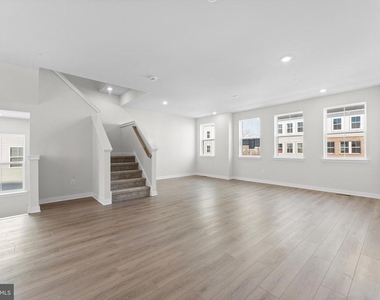 56 Continental Way - Photo Thumbnail 13