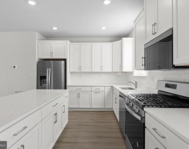 56 Continental Way - Photo Thumbnail 6