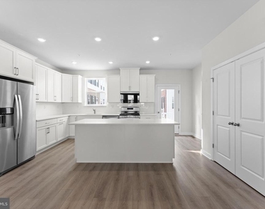56 Continental Way - Photo Thumbnail 8