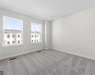 56 Continental Way - Photo Thumbnail 21