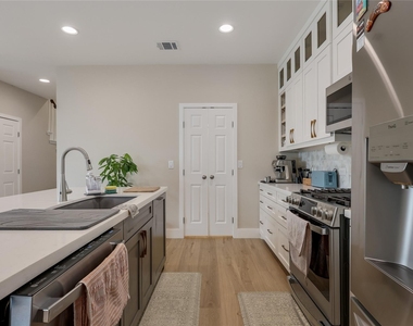 5403 Dimesky Ln - Photo Thumbnail 8