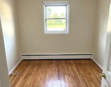 25 S Sylvania Avenue - Photo Thumbnail 4