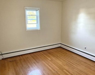 25 S Sylvania Avenue - Photo Thumbnail 5