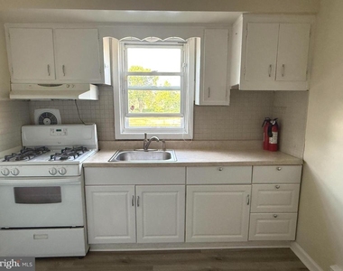25 S Sylvania Avenue - Photo Thumbnail 2