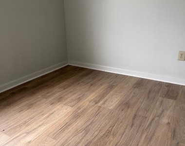 323 Glenn Rose Circle - Photo Thumbnail 18