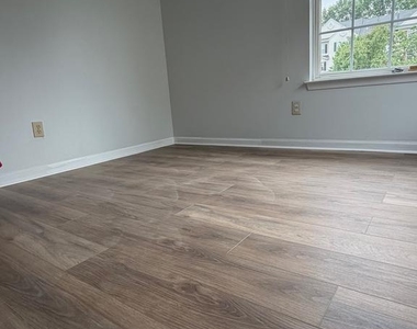323 Glenn Rose Circle - Photo Thumbnail 17