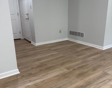 323 Glenn Rose Circle - Photo Thumbnail 13