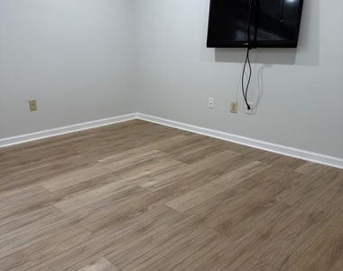 323 Glenn Rose Circle - Photo Thumbnail 15