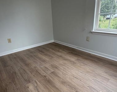 323 Glenn Rose Circle - Photo Thumbnail 19