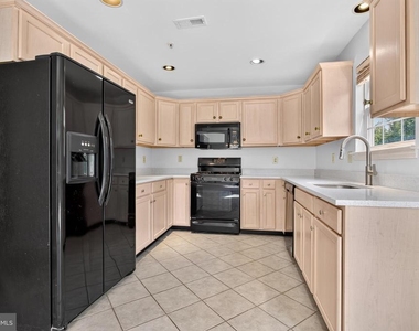 323 Glenn Rose Circle - Photo Thumbnail 6