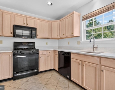 323 Glenn Rose Circle - Photo Thumbnail 3