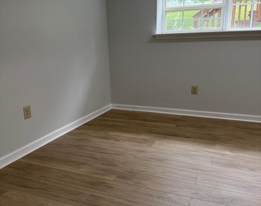 323 Glenn Rose Circle - Photo Thumbnail 12