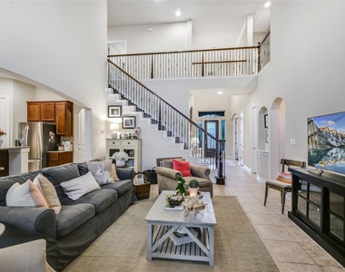 223 Lake Como Dr - Photo Thumbnail 7
