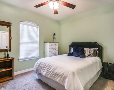 223 Lake Como Dr - Photo Thumbnail 24