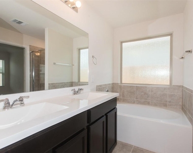 5717 Southerner Way - Photo Thumbnail 11