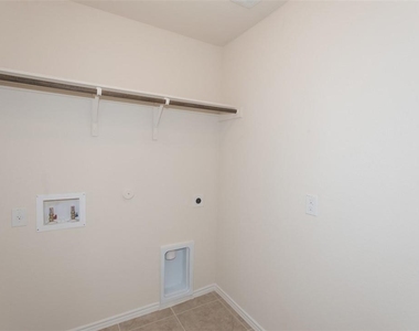 5717 Southerner Way - Photo Thumbnail 13