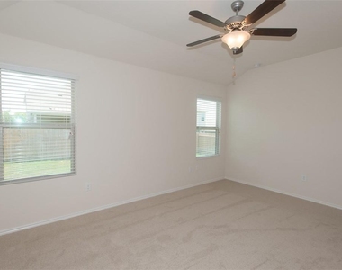 5717 Southerner Way - Photo Thumbnail 10
