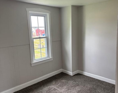 102 E Park Street - Photo Thumbnail 9