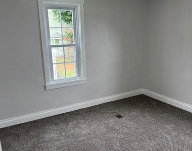 102 E Park Street - Photo Thumbnail 11