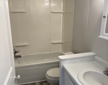 102 E Park Street - Photo Thumbnail 8