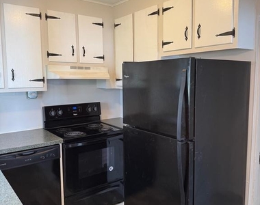 102 E Park Street - Photo Thumbnail 2