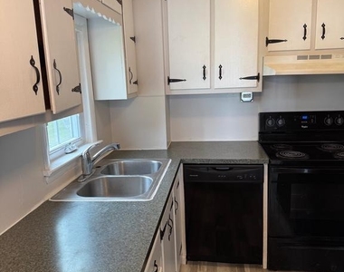 102 E Park Street - Photo Thumbnail 1