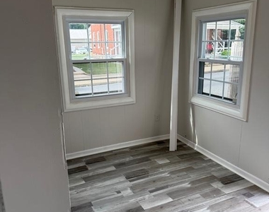 102 E Park Street - Photo Thumbnail 6