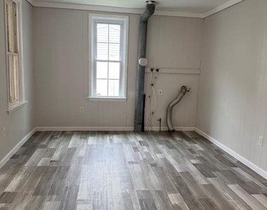 102 E Park Street - Photo Thumbnail 4