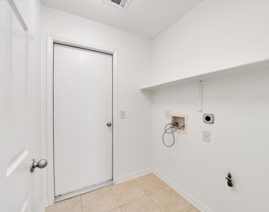 1707 Primrose Ln - Photo Thumbnail 27