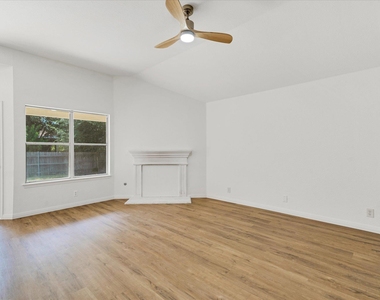 1707 Primrose Ln - Photo Thumbnail 6