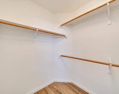1707 Primrose Ln - Photo Thumbnail 18