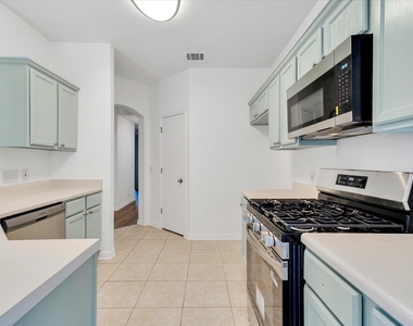 1707 Primrose Ln - Photo Thumbnail 10