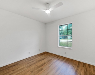 1707 Primrose Ln - Photo Thumbnail 19