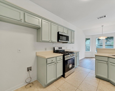 1707 Primrose Ln - Photo Thumbnail 11