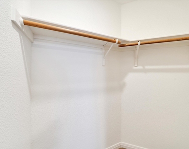 1707 Primrose Ln - Photo Thumbnail 24