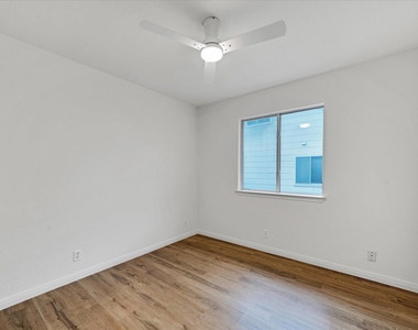 1707 Primrose Ln - Photo Thumbnail 22
