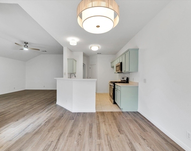1707 Primrose Ln - Photo Thumbnail 8
