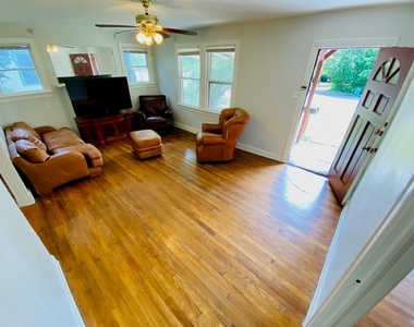 4902 Caswell Ave - Photo Thumbnail 6