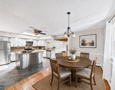 225 Chestnut Street - Photo Thumbnail 5