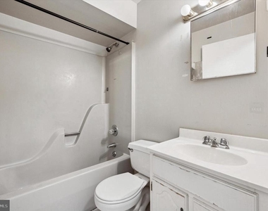 271 N Wycombe Avenue - Photo Thumbnail 12