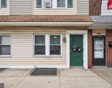 271 N Wycombe Avenue - Photo Thumbnail 2