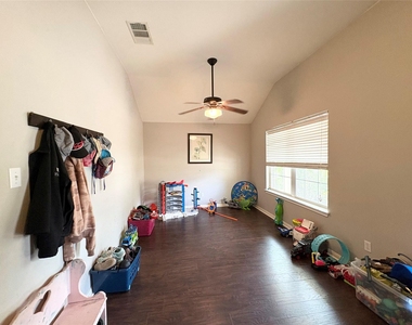 2204 Bakers Way - Photo Thumbnail 6