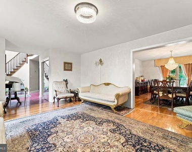 315 Pheasant Hill Drive - Photo Thumbnail 4