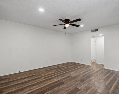 3415 Willowrun Dr - Photo Thumbnail 9