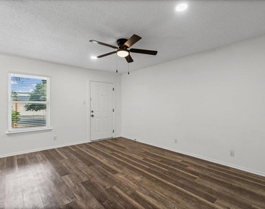 3415 Willowrun Dr - Photo Thumbnail 10