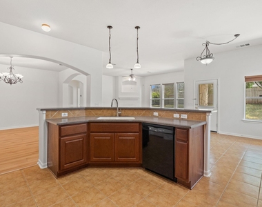 209 Canterbury Dr - Photo Thumbnail 11